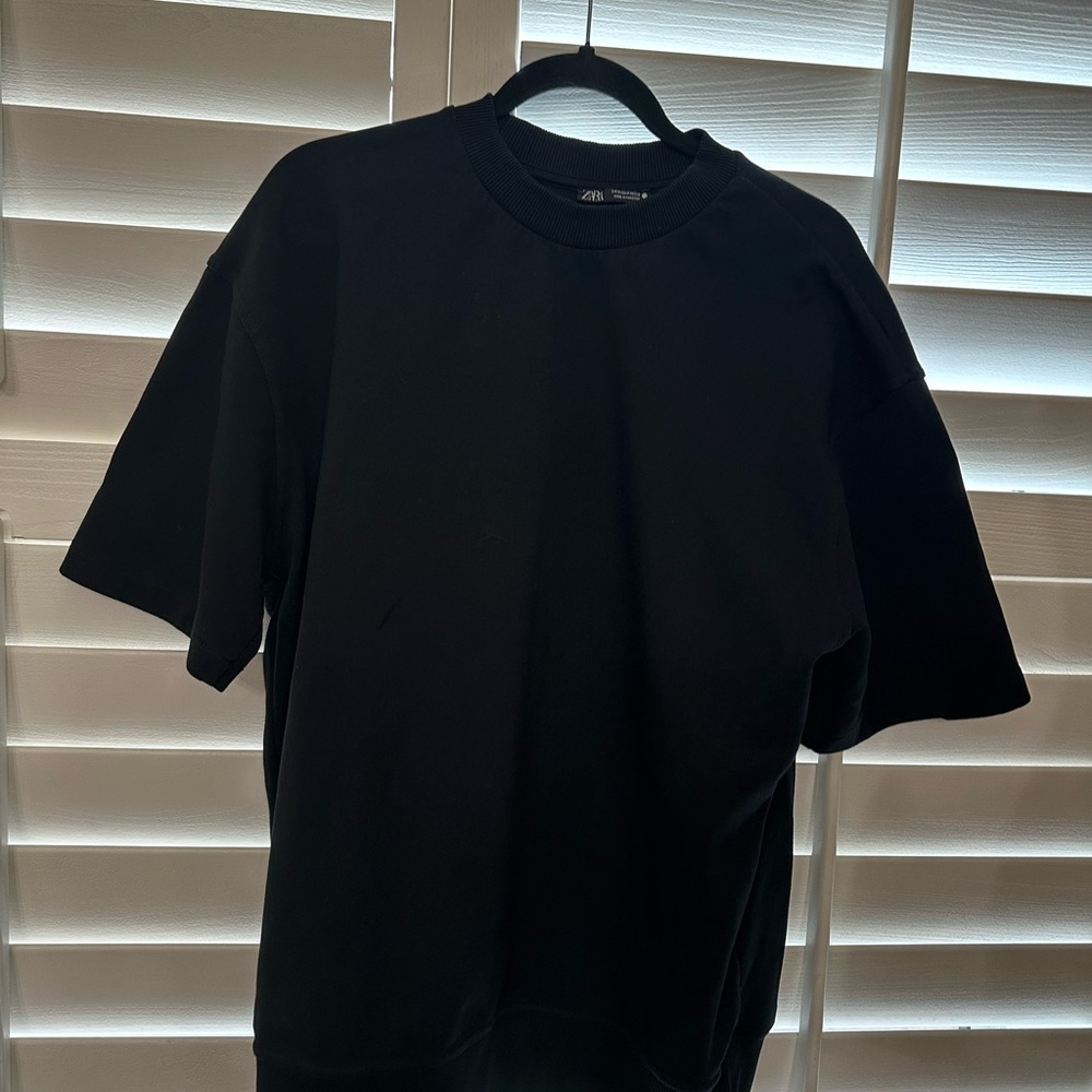 Zara Black Short-Sleeve Crewneck Sweatshirt